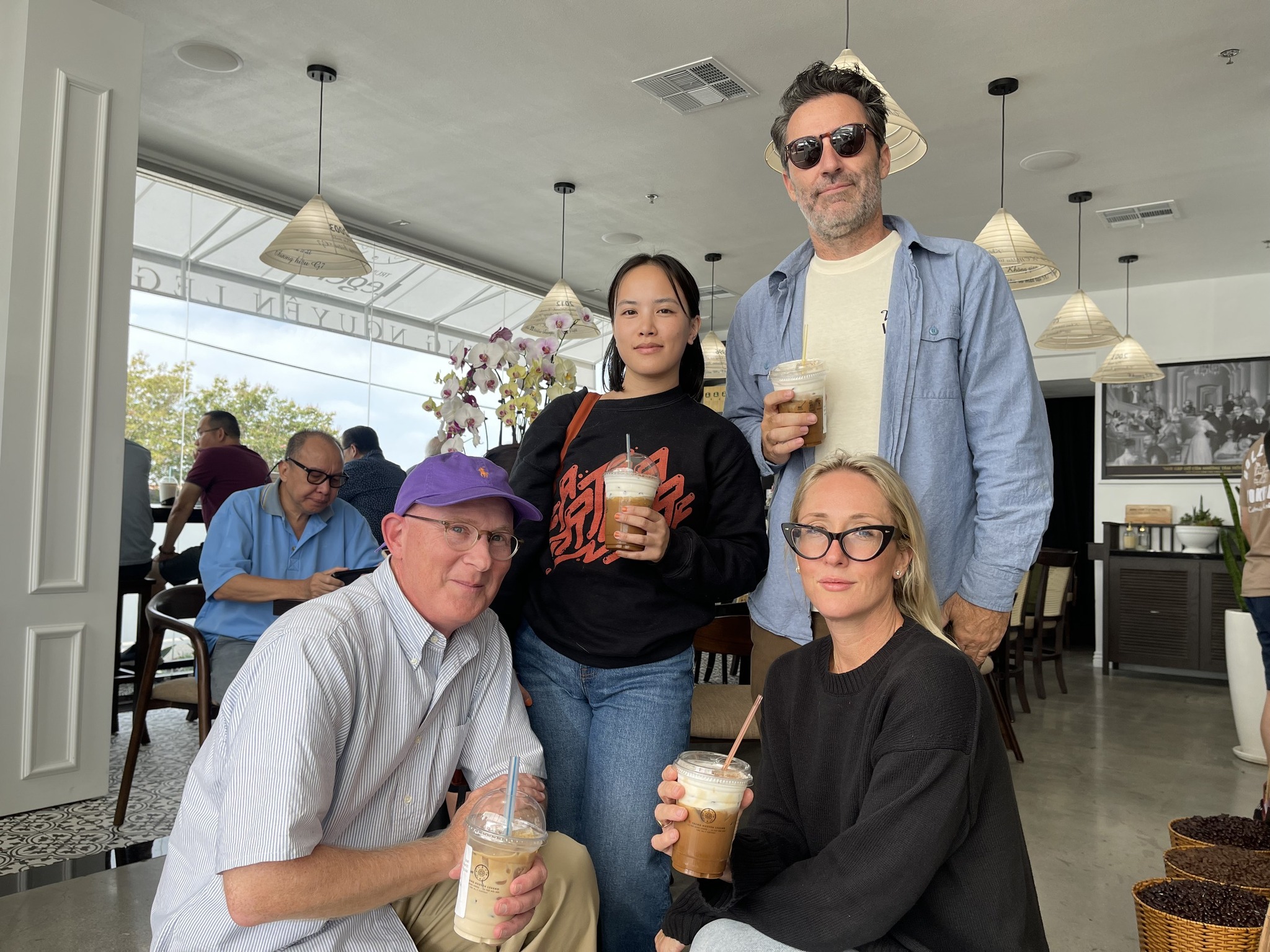 Nhiều thực khách đến trải nghiệm những ly cà phê đậm chất Việt Nam tại quán cà phê đầu tiên của Trung Nguyên Legend ở Mỹ. (Ảnh: Lấy từ Facebook Trung Nguyên Legend)